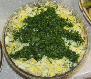 Салат елочка с креветками
