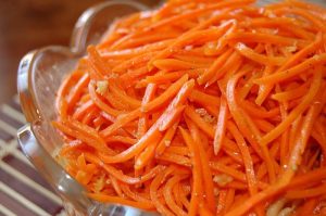 Салат Персидский морковный с орехами
